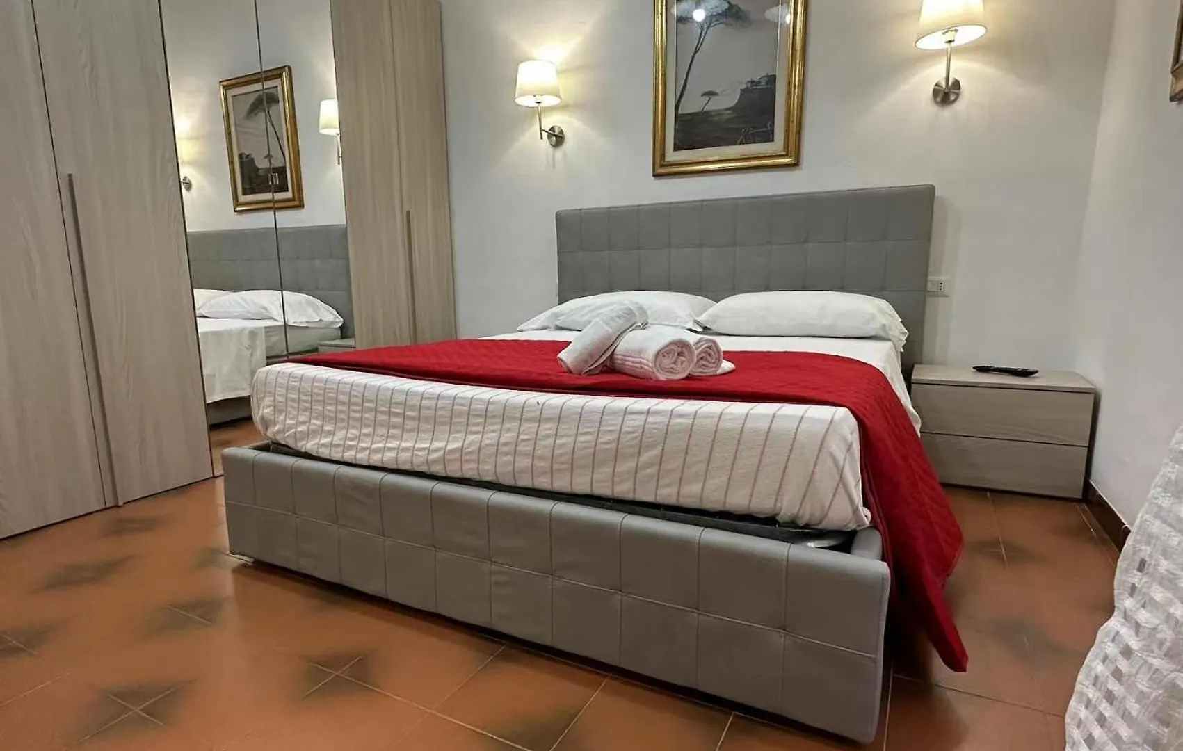 Fabio Rooms 102 Roma 0*,  İtalya